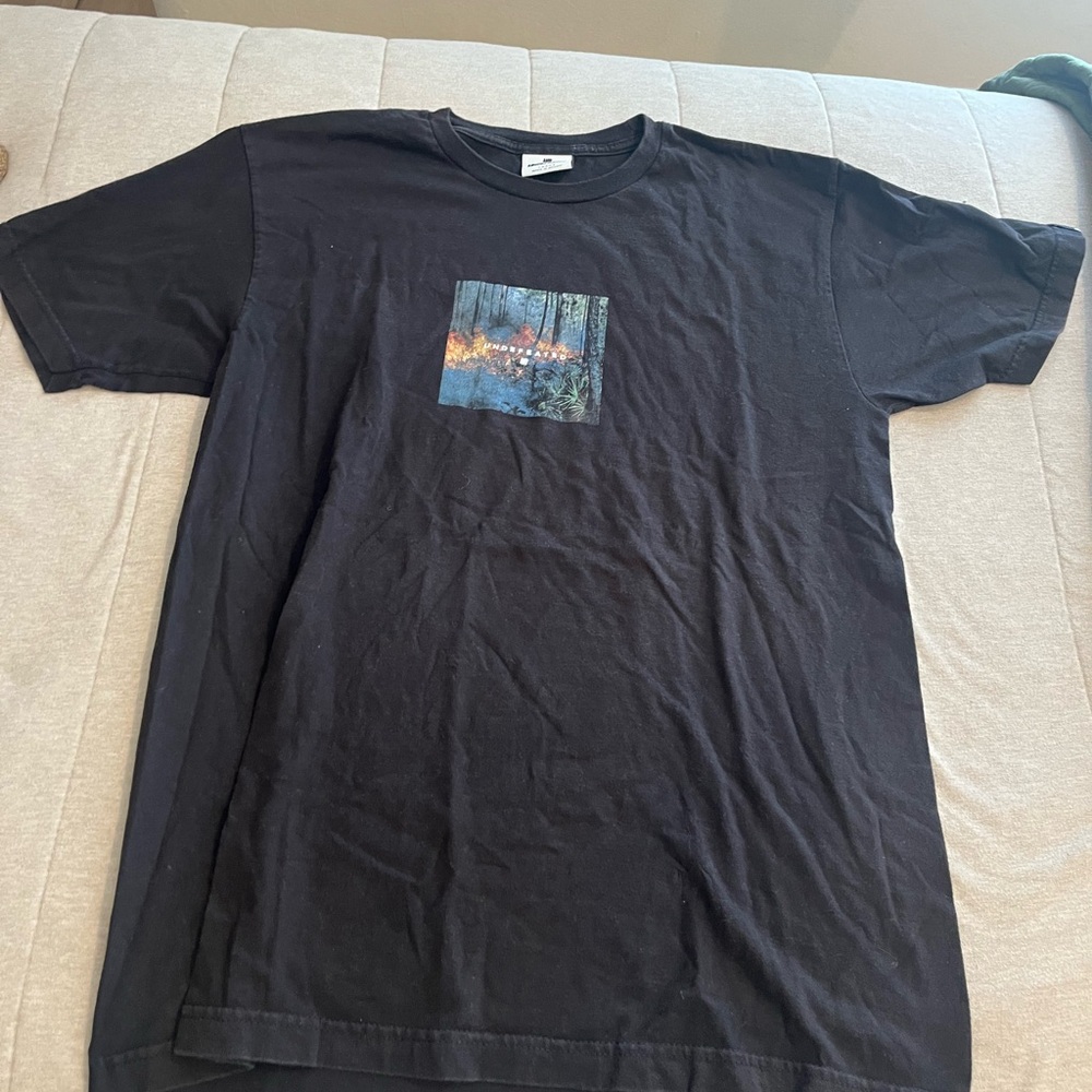 Undefeated Graphic Tee Fire Size Mens Large Slightly Used